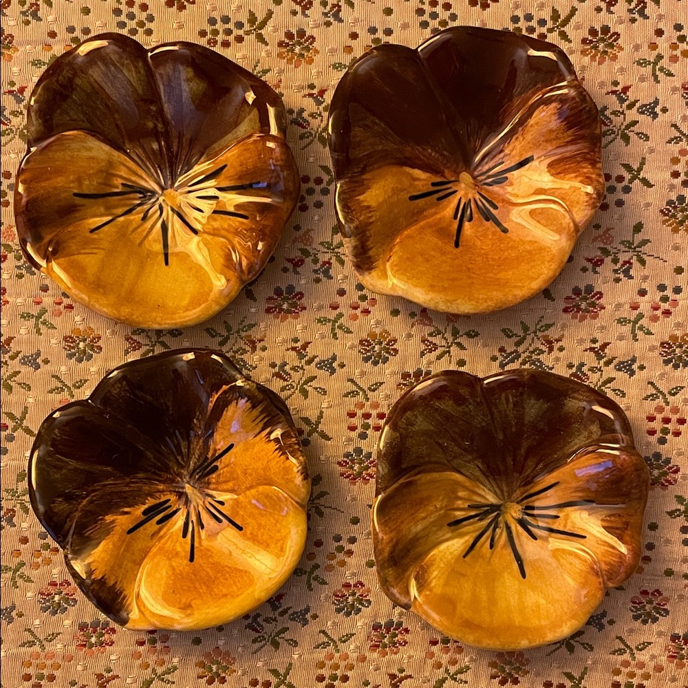 Vintage Stangl pansy butter pat dishes in EUC  - Set of 4